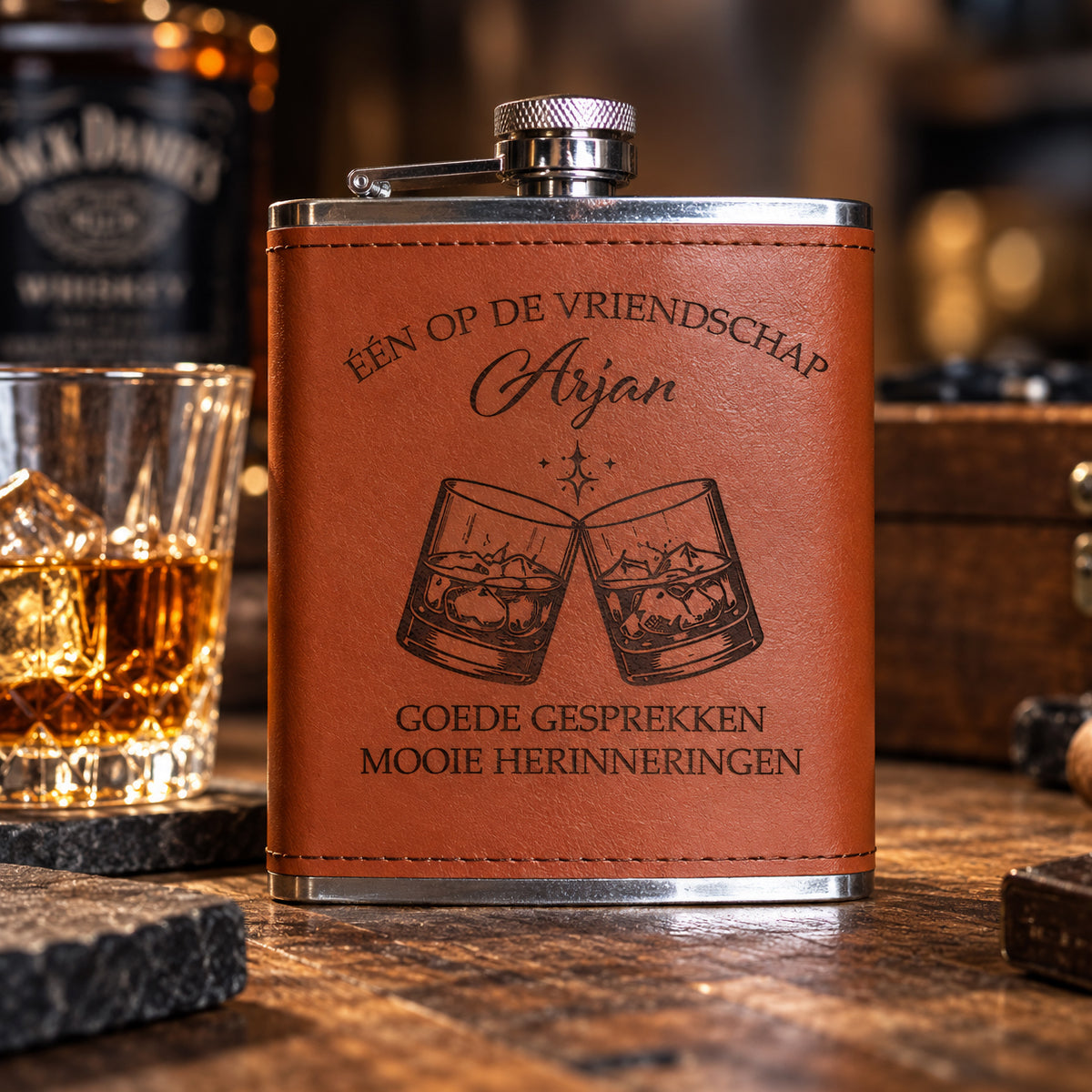 Persoonlijke heupfles met naam en whiskyglazen gravure