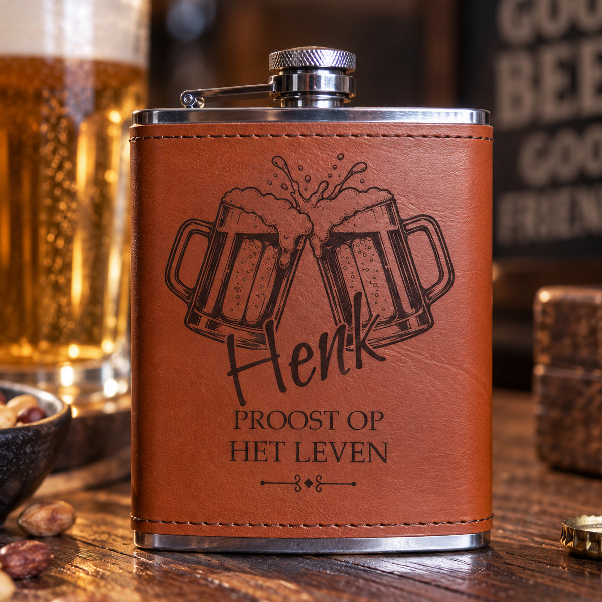 Heupfles met naam en bierglazen als persoonlijk cadeau